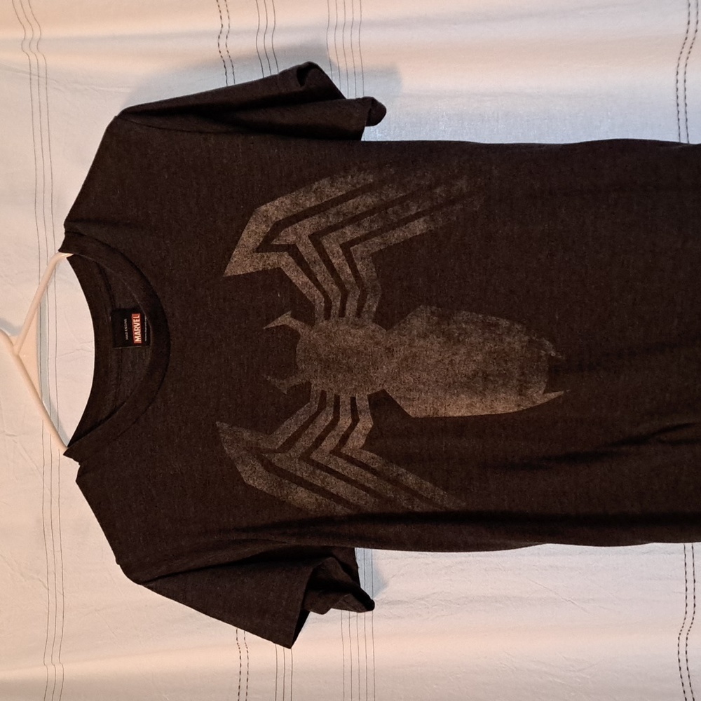 Mens gray small spiderman venom symbiote tshirt good condition